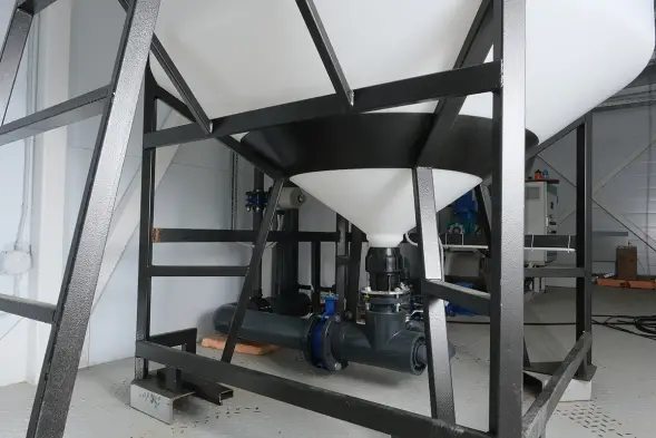 Емкость ЦКТ 3000 л с патрубком 110мм с фланцем под плотность до 1,5 г/см3 белая в обрешетке