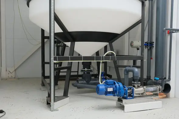 Емкость ЦКТ 3000 л с патрубком 110мм с фланцем под плотность до 1,5 г/см3 белая в обрешетке