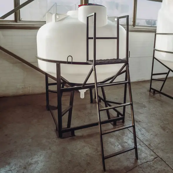 Емкость ЦКТ 3000 л с патрубком 110мм с фланцем под плотность до 1,5 г/см3 белая в обрешетке