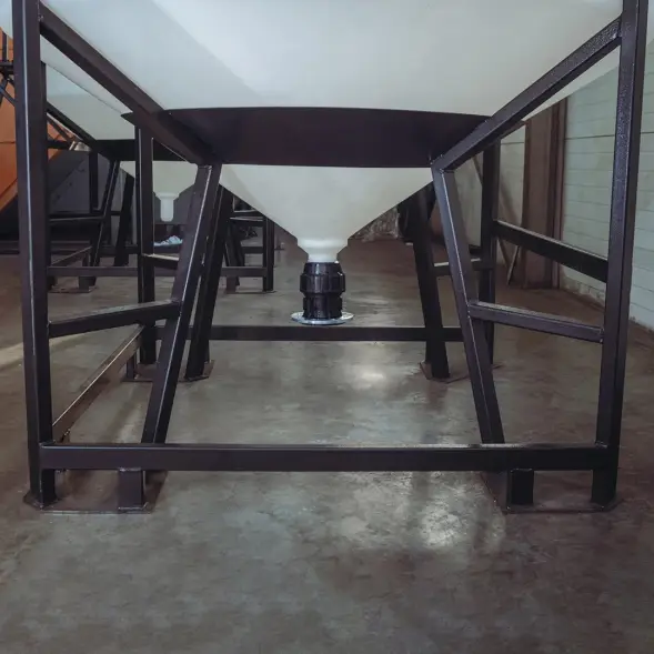 Емкость ЦКТ 3000 л с патрубком 160мм под плотность до 1,5 г/см3 белая в обрешетке