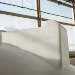 Емкость ЦКТ 5000 л с патрубком 90мм под плотность до 1,2 г/см3 белая в обрешетке с лестницей