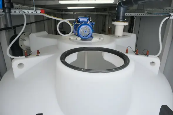 Емкость ЦКТ 3000 л с патрубком 110мм с фланцем под плотность до 1,2 г/см³ белая в обрешетке