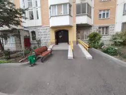 Скамейка чугунная «Голландия» с подлокотниками 3,0 м (3 опоры)