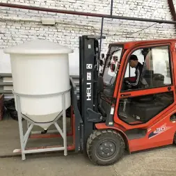 Бункер 1000 л в обрешетке