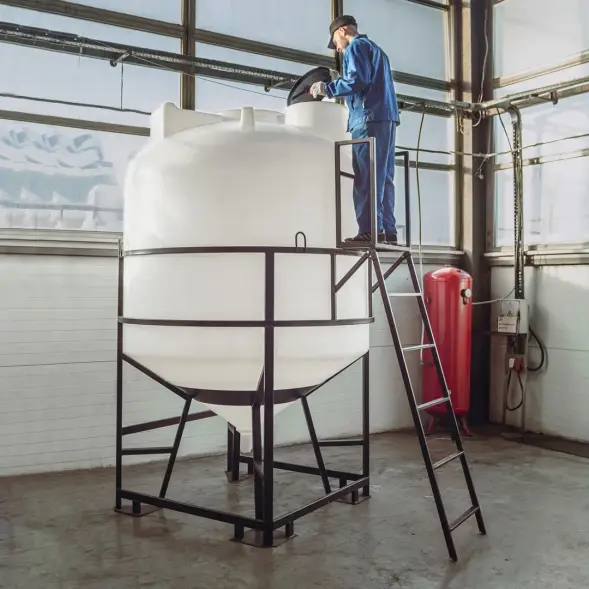 Емкость ЦКТ 5000 л с патрубком 90мм с фланцем под плотность до 1,5 г/см³ белая